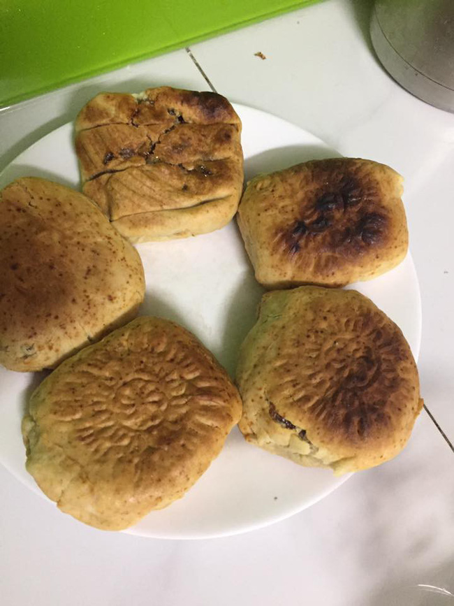 Những siêu phẩm bánh trung thu chứng minh có những người chỉ nên ngồi ăn chứ đừng nên vào bếp!