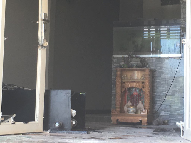 TP.HCM: Hiện trường vụ án mạng kinh hoàng, chồng giết vợ rồi ôm con gái 8 tháng tuổi định tự vẫn