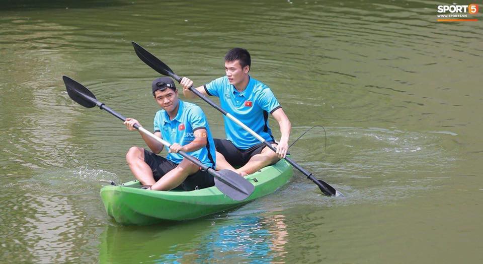 Bị đồn có bạn gái xinh đẹp và nóng bỏng đây là phản ứng của Hà Đức Chinh!