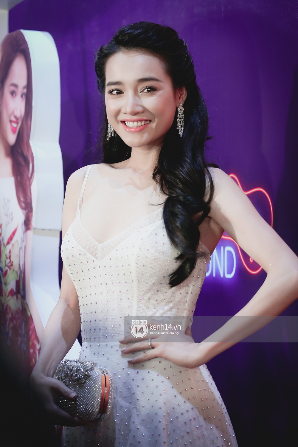 Tròn 10 ngày sau lễ đính hôn, cuối cùng Nhã Phương - Trường Giang đã chịu xuất hiện công khai cùng nhau