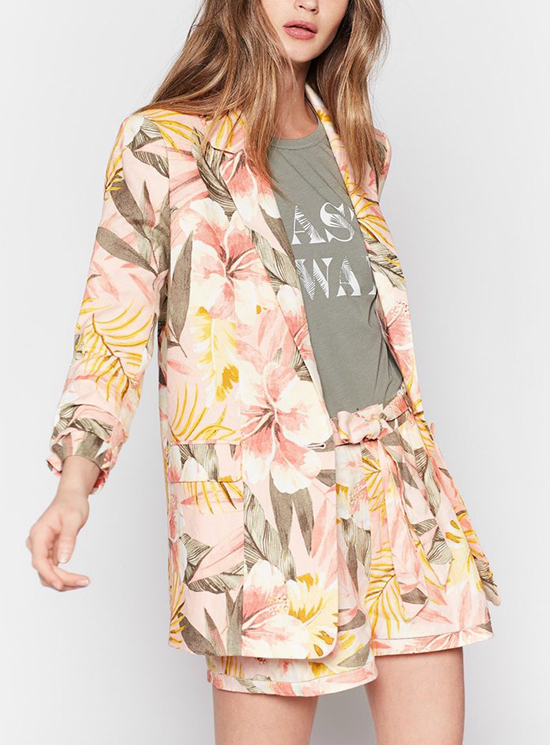 Phối bộ suit ngắn cho nàng công sở hiện đại