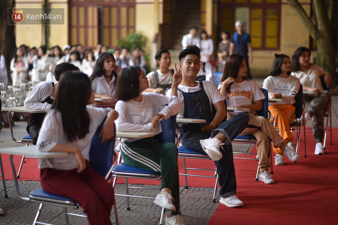 Tiết mục nhảy khai giảng dẻo đến mức con gái cũng phải ghen tỵ của nam sinh trường Trần Phú