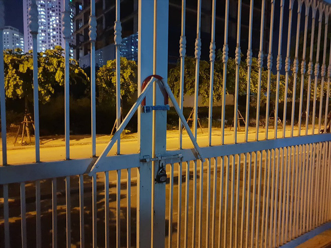 Trước khai giảng, trường học kêu cứu Chủ tịch UBND TP Hà Nội vì bị đổ ngập cát, gạch