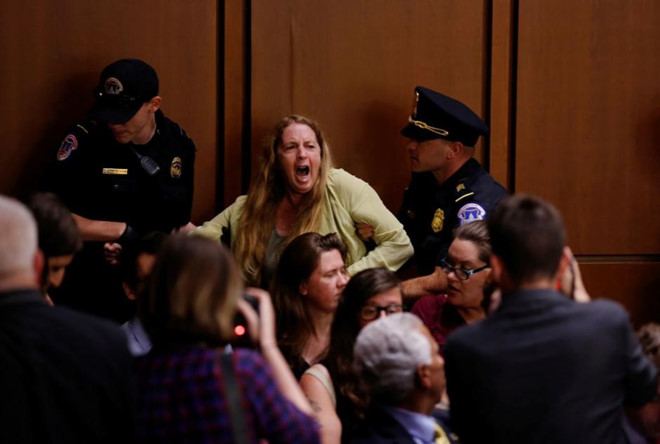 Hỗn loạn ở phiên điều trần ứng viên thẩm phán Tòa Tối cao Mỹ