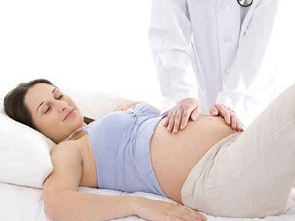 Bệnh lây qua đường tình dục nguy hiểm thế nào với phụ nữ mang thai?