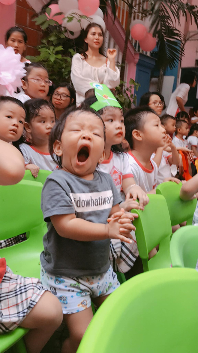 Chùm ảnh: Giọt nước mắt bỡ ngỡ và những biểu cảm khó đỡ của các em nhỏ trong ngày khai giảng