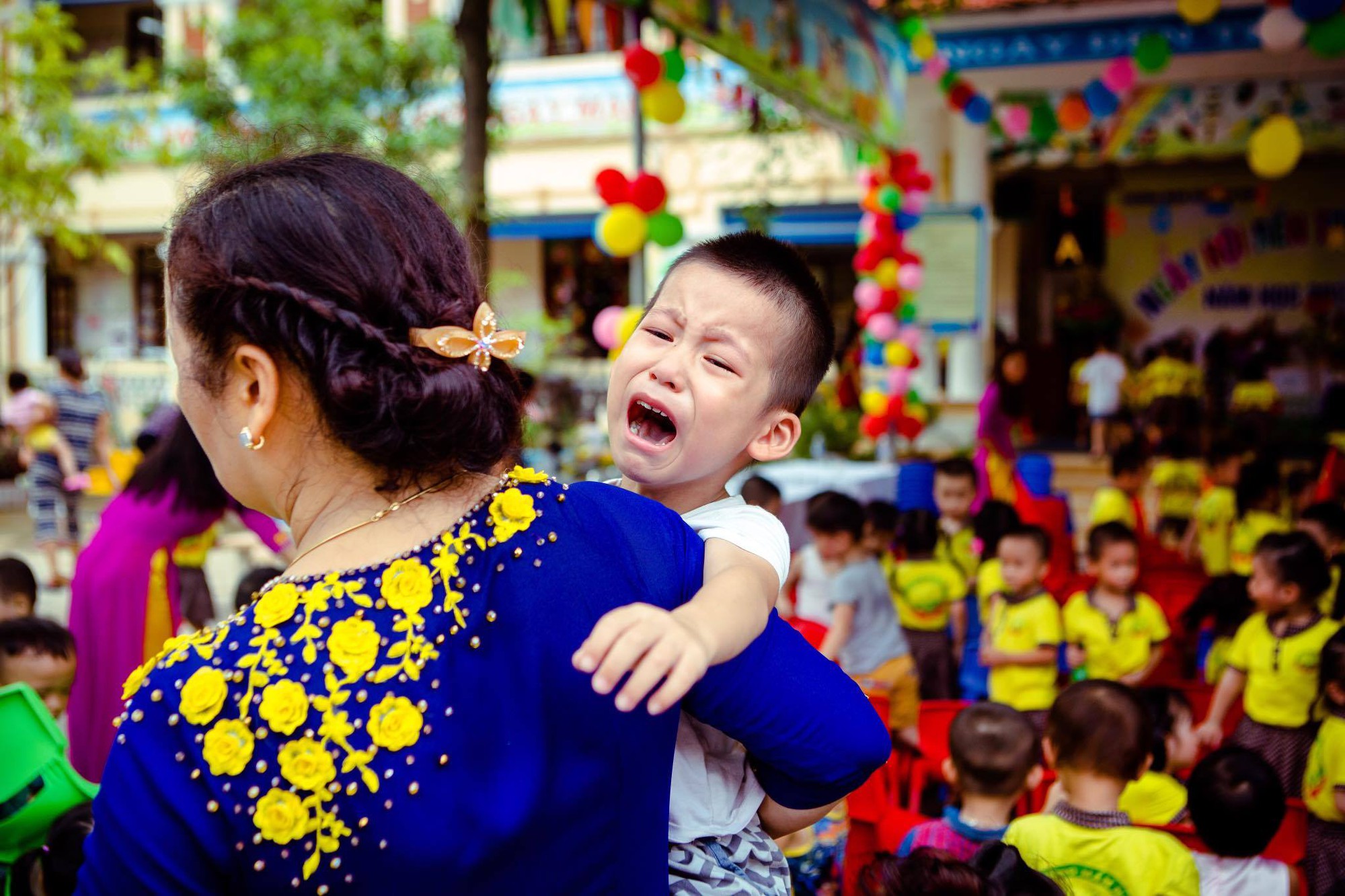 Chùm ảnh: Giọt nước mắt bỡ ngỡ và những biểu cảm khó đỡ của các em nhỏ trong ngày khai giảng