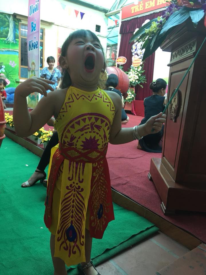 Chùm ảnh: Giọt nước mắt bỡ ngỡ và những biểu cảm khó đỡ của các em nhỏ trong ngày khai giảng