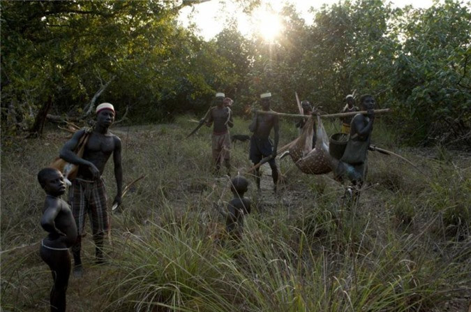 Sự thật kinh ngạc bộ lạc 55.000 năm tách biệt TG bên ngoài