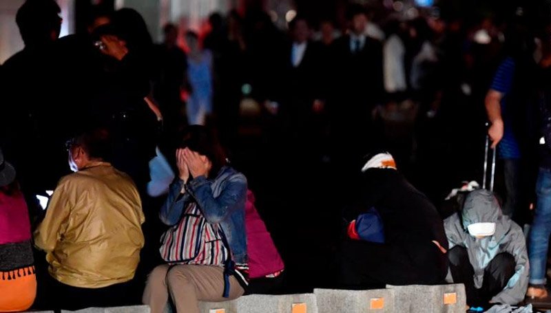 Động đất chôn vùi nhiều nhà cửa ở Nhật