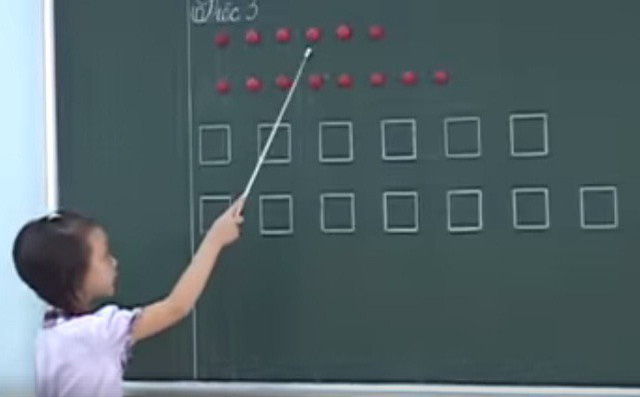 Hàng loạt clip học sinh đọc bằng hình tròn, hình vuông được chia sẻ gây bão