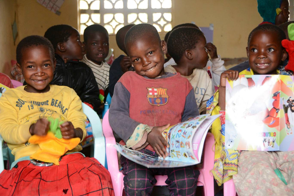 Khai giảng của trẻ em ở những nơi nghèo nhất thế giới