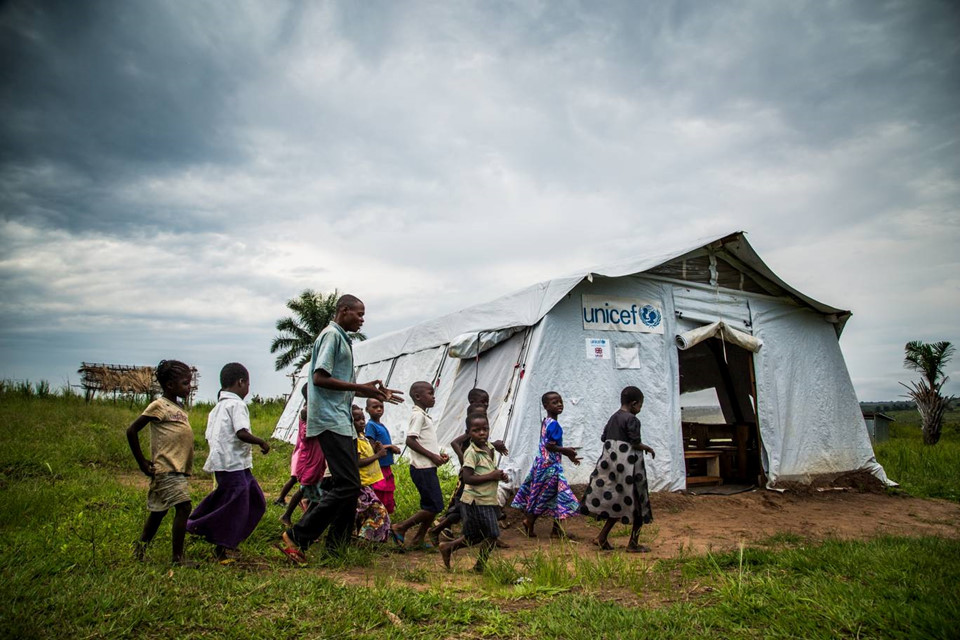 Khai giảng của trẻ em ở những nơi nghèo nhất thế giới