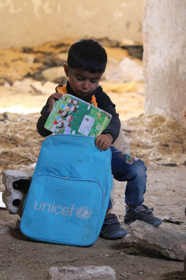 Khai giảng của trẻ em ở những nơi nghèo nhất thế giới