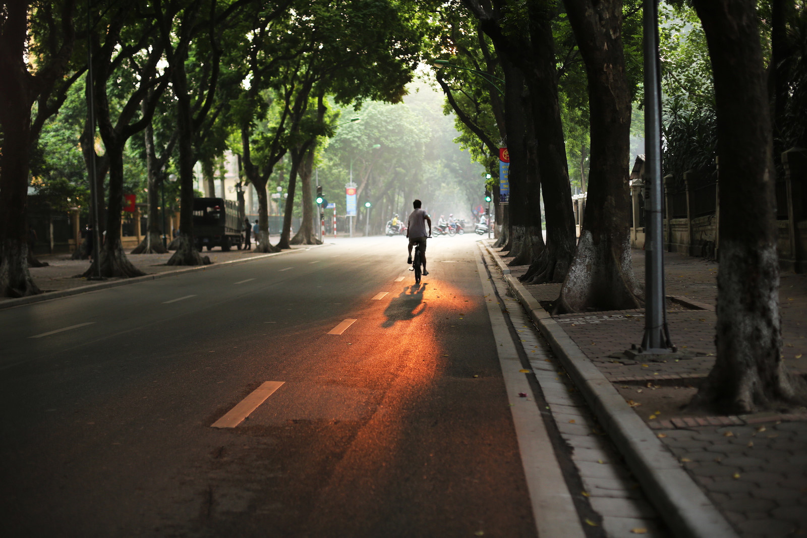 Những khoảnh khắc mùa thu Hà Nội lay động lòng người