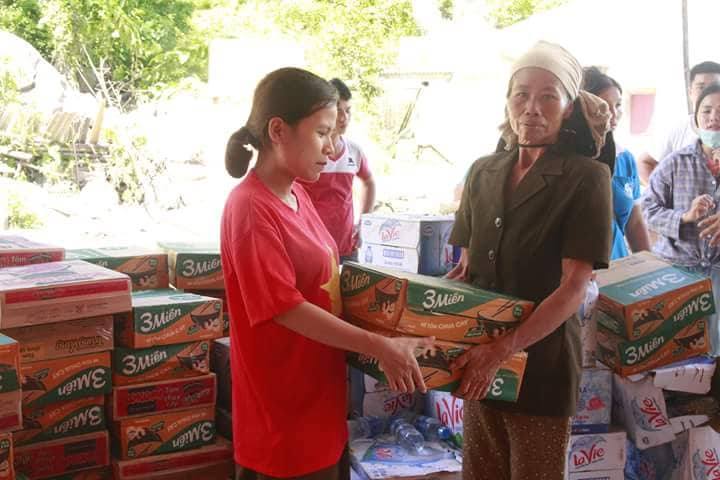 Lũ cuốn phăng trăm nhà: Ngàn người Thanh Hóa sắp hết cái ăn