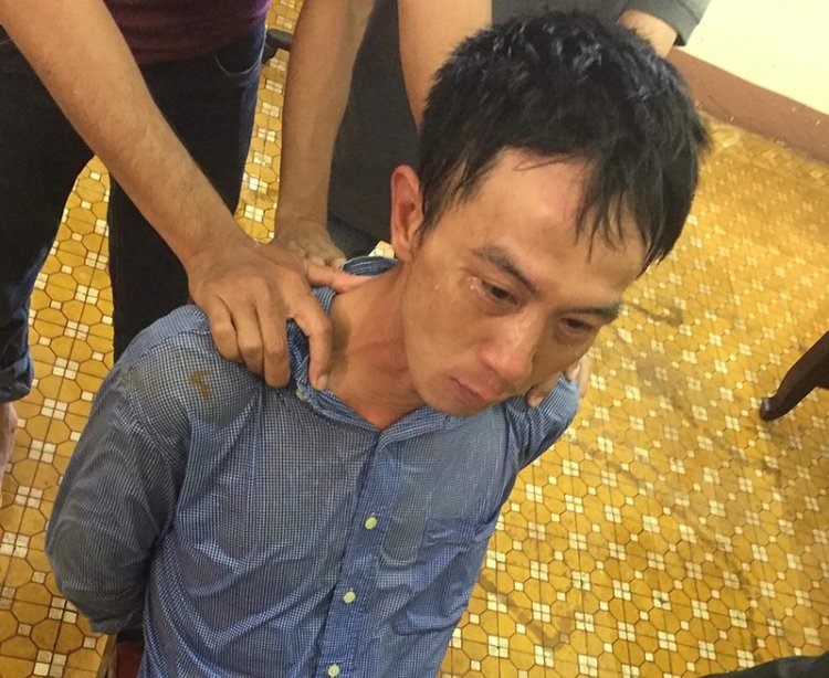 Lên cơn ngáo đá, dùng dao và kim tiêm khống chế con tin tại ngôi nhà hoang