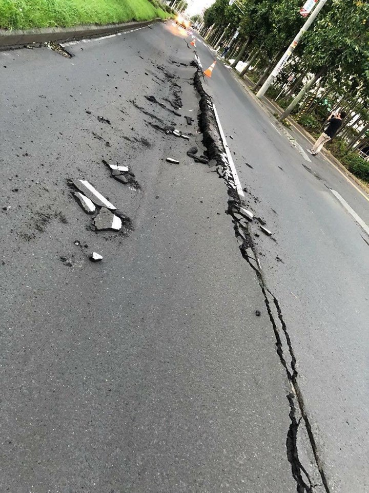 Hình ảnh: Nhật Bản hoang tàn, đổ nát sau liên tiếp siêu bão Jebi và động đất 6 độ Richter ở Hokkaido