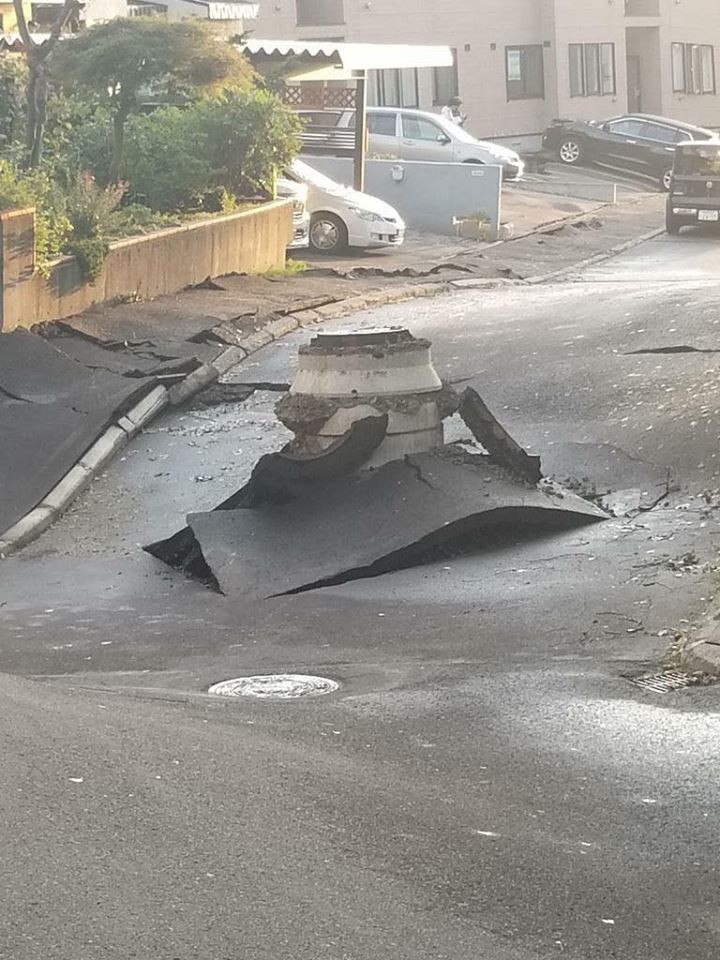 Hình ảnh: Nhật Bản hoang tàn, đổ nát sau liên tiếp siêu bão Jebi và động đất 6 độ Richter ở Hokkaido