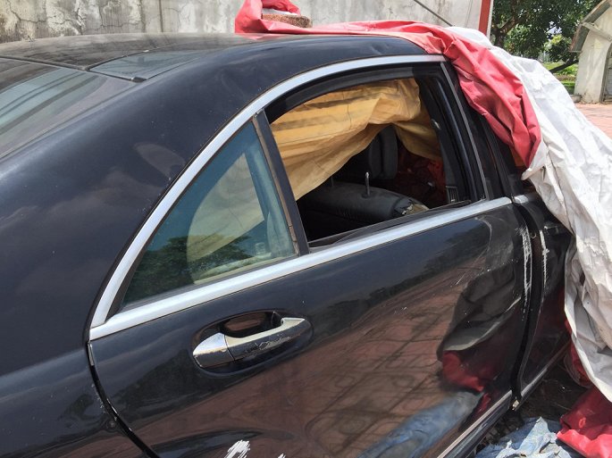 Số phận bí ẩn chiếc Mercedes-Benz S550 tiền tỷ bị vứt bỏ ở Hà Nội