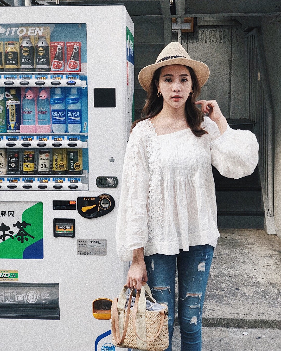 Tủ đồ mùa thu của các nàng sao có thể thiếu 4 mẫu áo blouse tay dài điệu đà, tuyệt xinh này