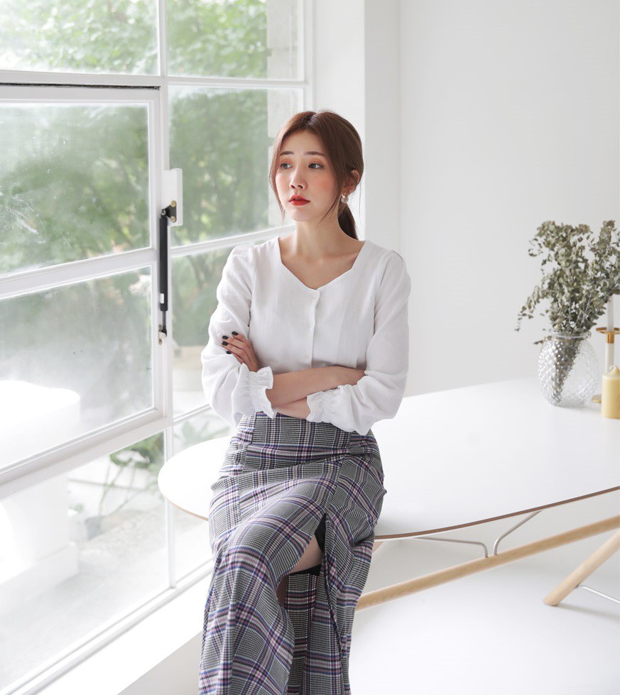 Tủ đồ mùa thu của các nàng sao có thể thiếu 4 mẫu áo blouse tay dài điệu đà, tuyệt xinh này