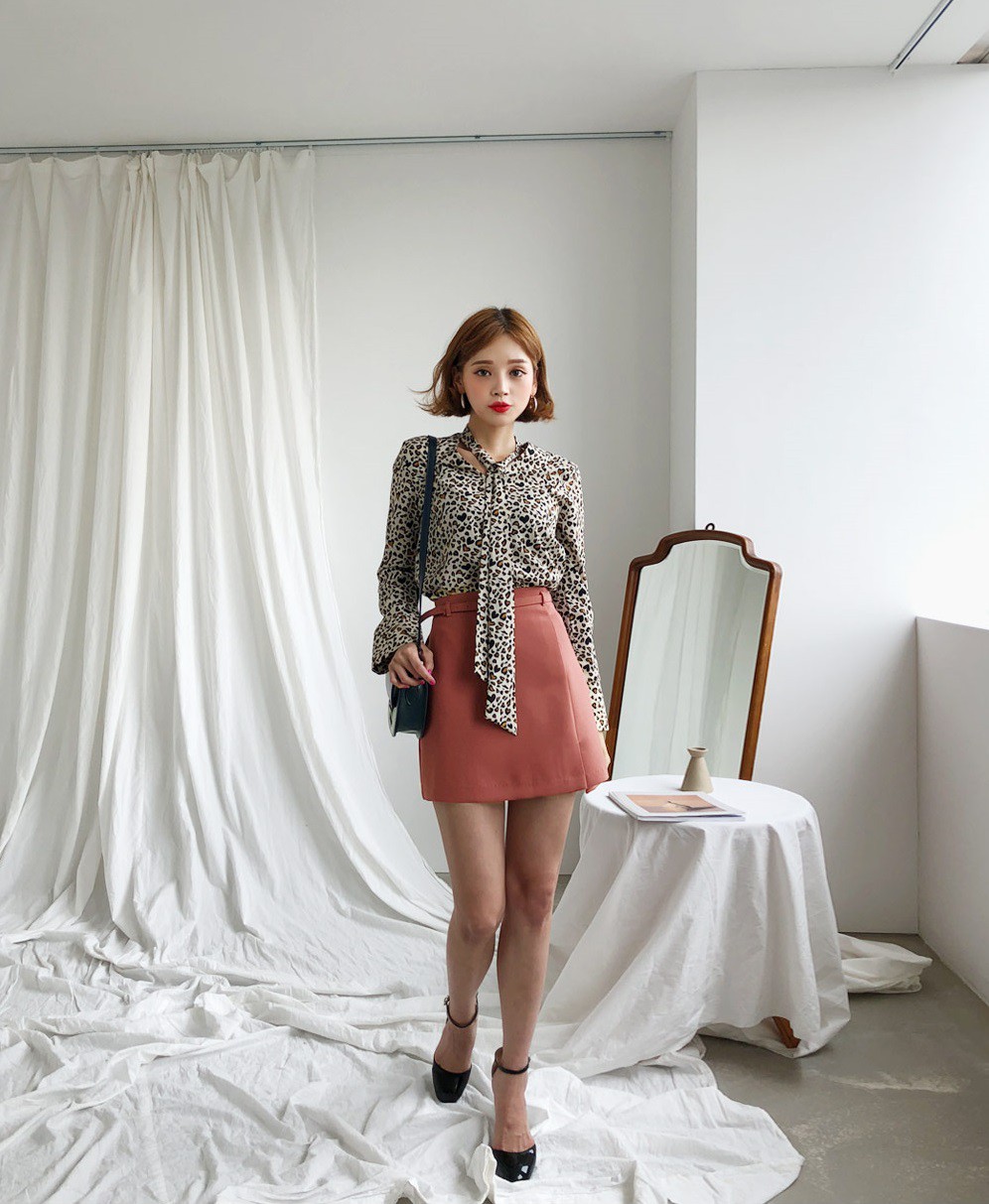 Tủ đồ mùa thu của các nàng sao có thể thiếu 4 mẫu áo blouse tay dài điệu đà, tuyệt xinh này