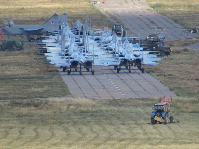Cảnh tượng hiếm gặp tại sân bay thử nghiệm của Nga
