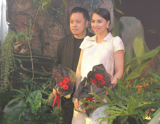 Đinh Ngọc Diệp bất ngờ xuất hiện với bụng bầu 8 tháng sau 2 năm rưỡi kết hôn Đinh Ngọc Diệp bất ngờ xuất hiện với bụng bầu 8 tháng sau 2 năm rưỡi kết hôn