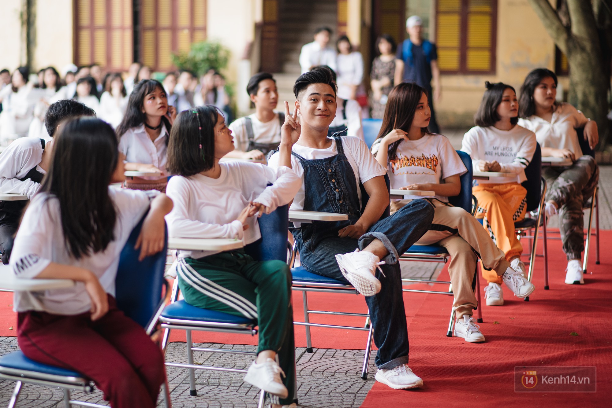 Đâu thua kém dàn nữ sinh, con trai 10x bây giờ cực duyên nhé!