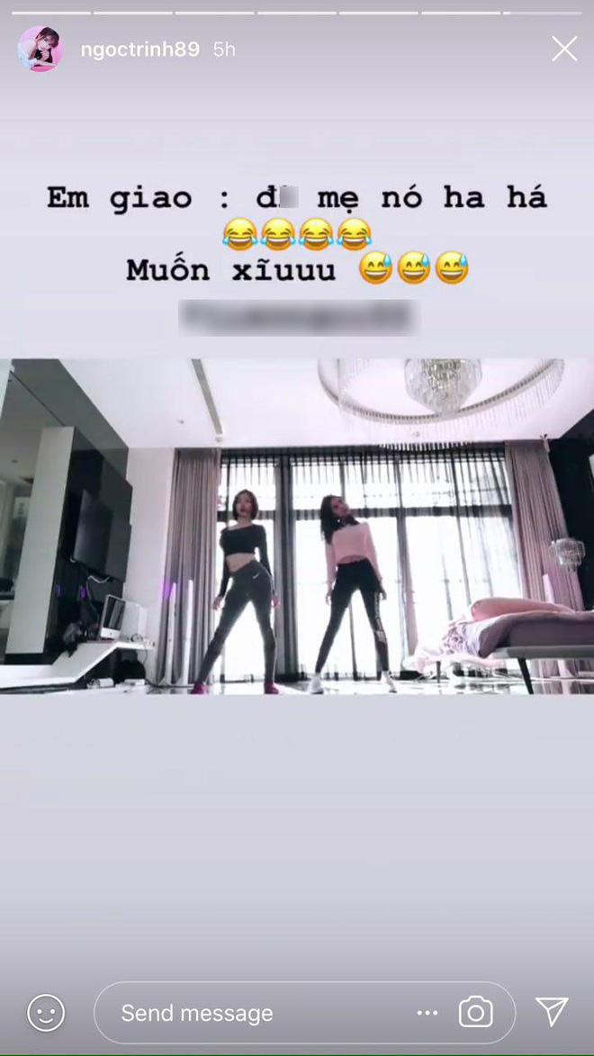 Dạo gần đây, hình như Ngọc Trinh đang quá thoải mái và vô tư khi thường xuyên nói tục trên mạng xã hội Dạo gần đây, hình như Ngọc Trinh đang quá thoải mái và vô tư khi thường xuyên nói tục trên mạng xã hội