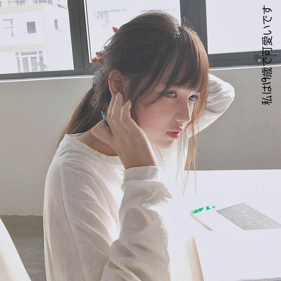 Nữ game thủ Gia Lai sinh năm 1998 sở hữu vẻ đẹp mong manh khả ái