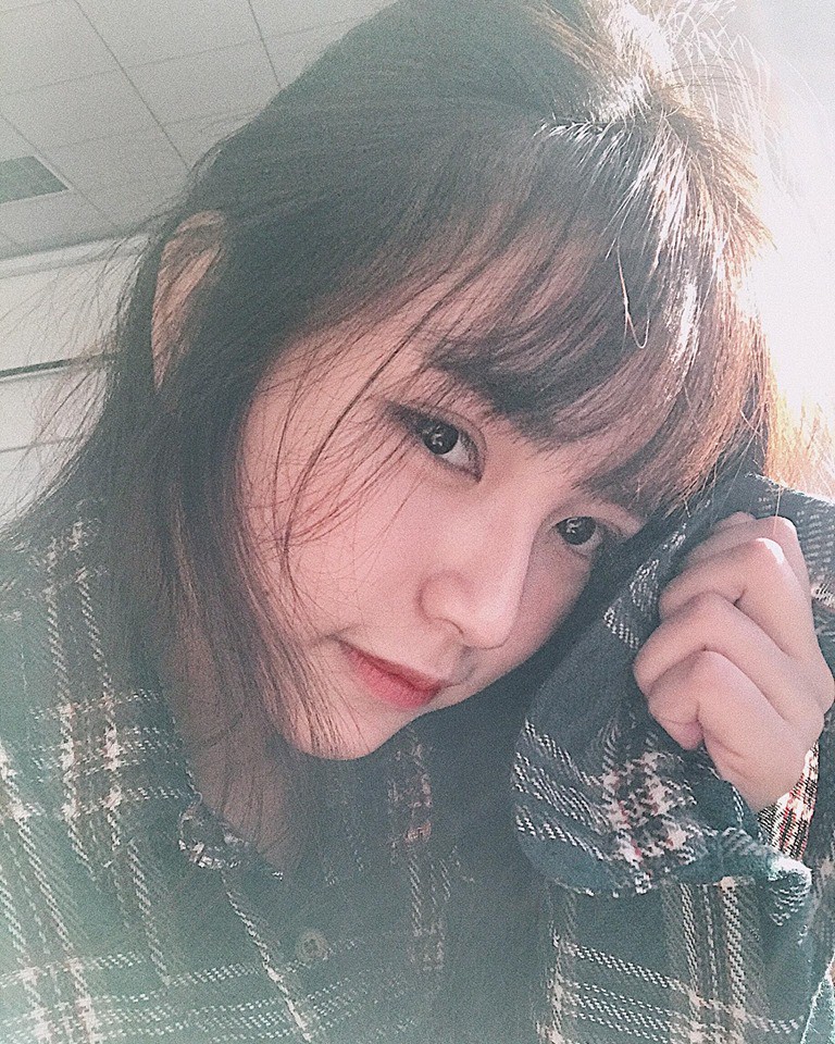 Nữ game thủ Gia Lai sinh năm 1998 sở hữu vẻ đẹp mong manh khả ái