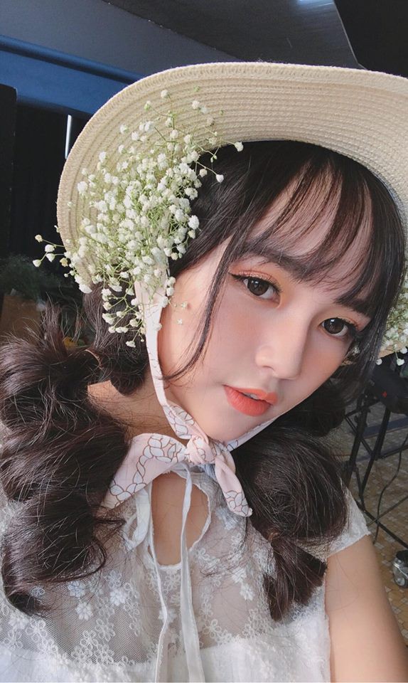 Nữ game thủ Gia Lai sinh năm 1998 sở hữu vẻ đẹp mong manh khả ái