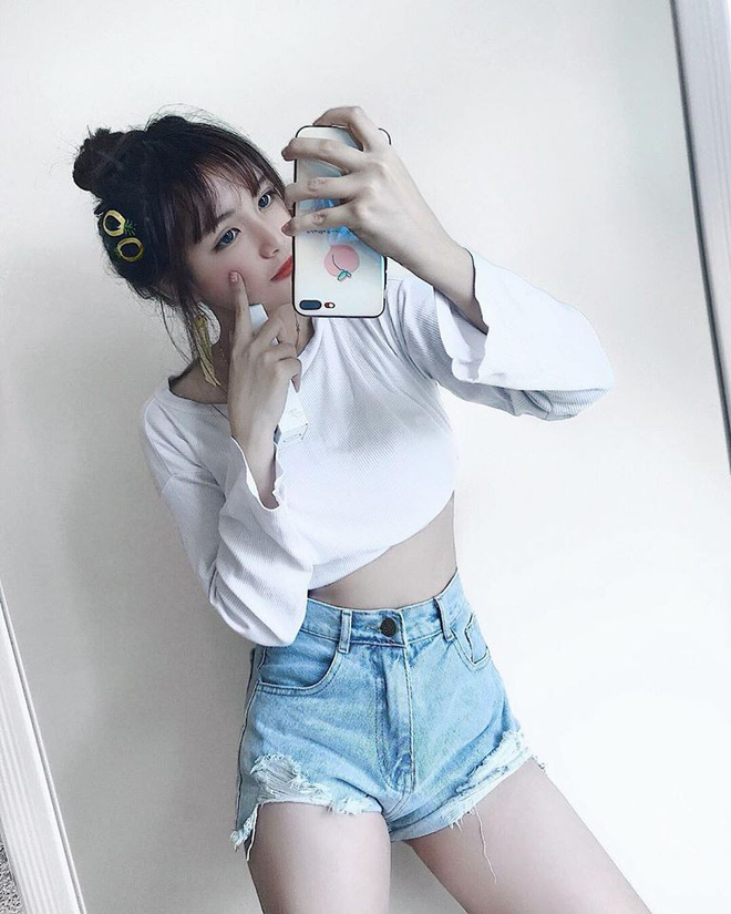 Nữ game thủ Gia Lai sinh năm 1998 sở hữu vẻ đẹp mong manh khả ái