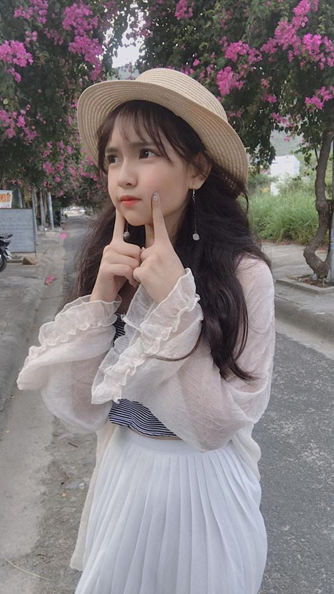 Nữ game thủ Gia Lai sinh năm 1998 sở hữu vẻ đẹp mong manh khả ái