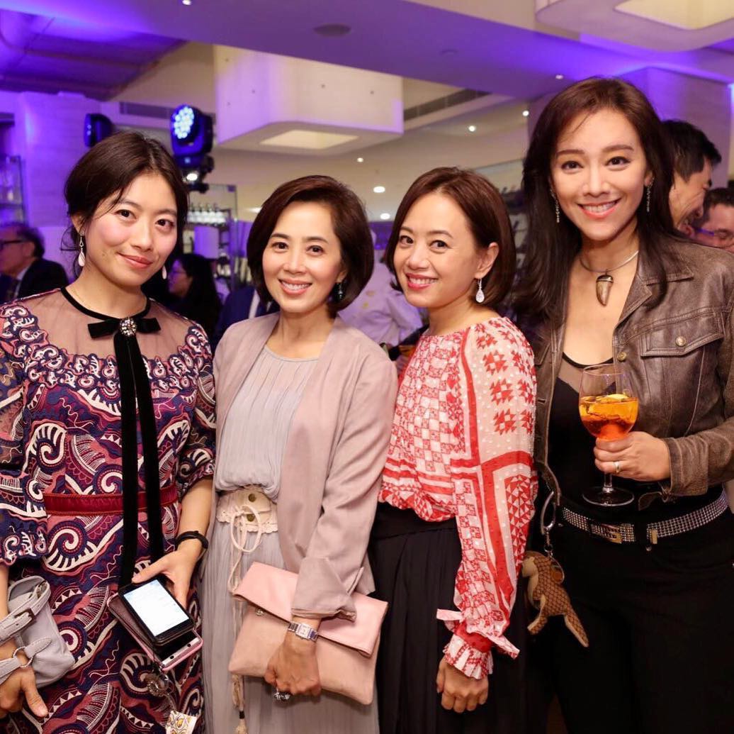 Bị chồng bỏ vì đã có con mà vẫn ham đóng phim người lớn, nàng Á hậu tái hôn với đại gia nghìn tỷ, được nâng niu như bà hoàng