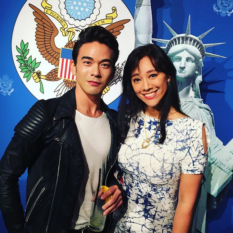 Bị chồng bỏ vì đã có con mà vẫn ham đóng phim người lớn, nàng Á hậu tái hôn với đại gia nghìn tỷ, được nâng niu như bà hoàng