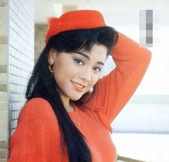 Bị chồng bỏ vì đã có con mà vẫn ham đóng phim người lớn, nàng Á hậu tái hôn với đại gia nghìn tỷ, được nâng niu như bà hoàng