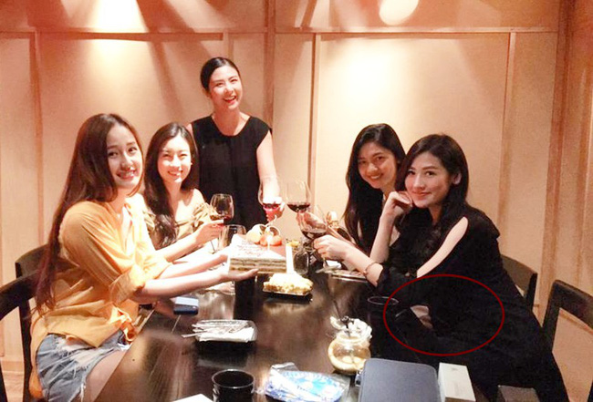 Sau khi kết hôn, Á hậu Tú Anh chỉ chọn đi giày bệt chắc hẳn không phải vì bầu bí mà vì lý do cực kỳ tinh tế này