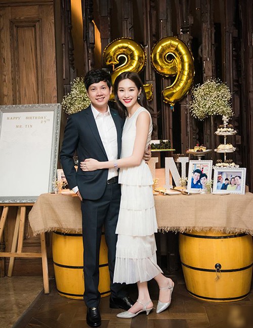 Sau khi kết hôn, Á hậu Tú Anh chỉ chọn đi giày bệt chắc hẳn không phải vì bầu bí mà vì lý do cực kỳ tinh tế này