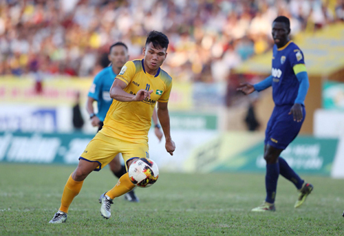 Tuyển thủ Olympic Việt Nam chấn thương khi về đá cho CLB