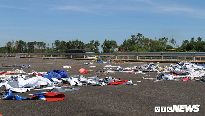 Cao tốc Đà Nẵng – Quảng Ngãi vẫn ngổn ngang sau ngày thông xe