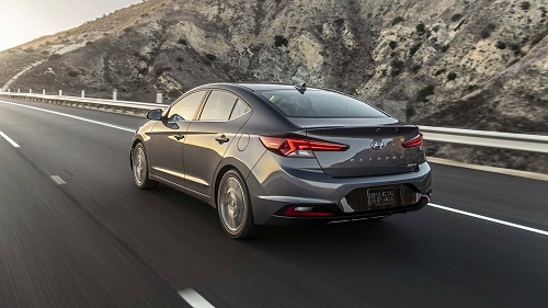 Hyundai Elantra 2019 giá từ hơn 17.000 USD