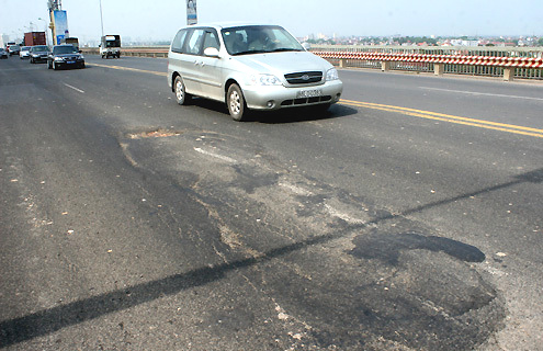 Cầu Thăng Long từng được sửa chữa thế nào?