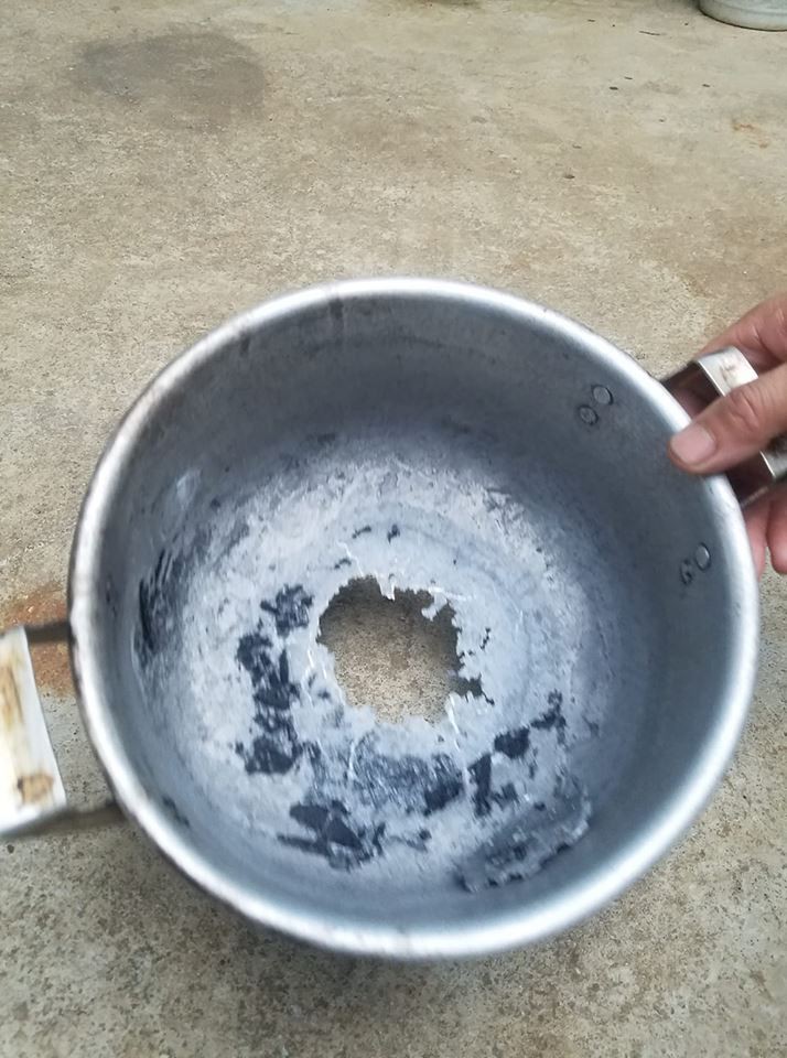 Dở khóc dở cười với những chiến tích nấu nướng của hội chị em: Quả nhiên cháy nhà mới ra mặt vụng