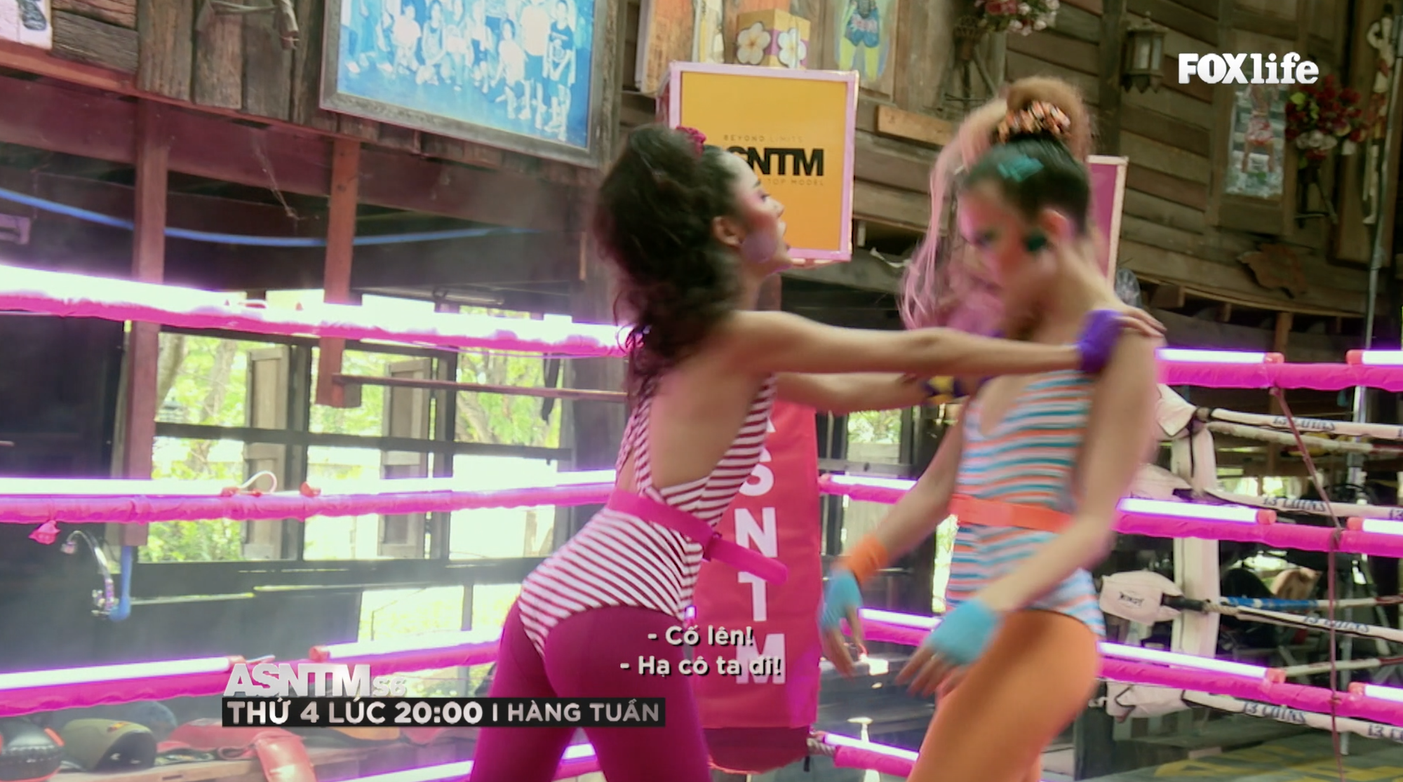 Asias Next Top Model tập 4: Học trò hét lớn và đẩy Minh Tú ngay trước buổi chụp ảnh