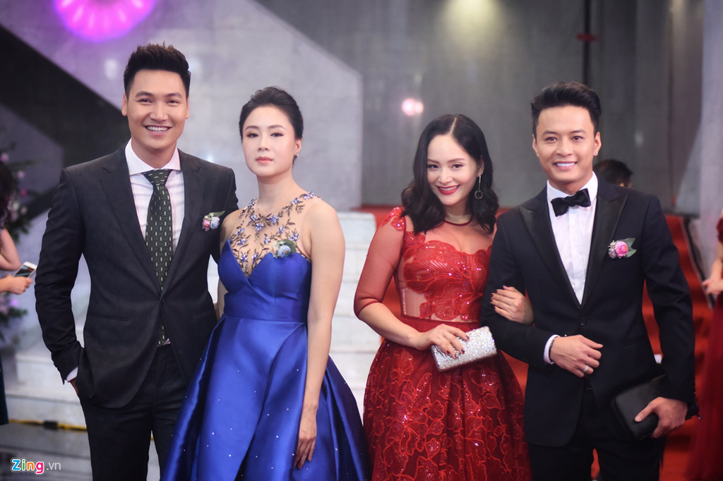 Thảm đỏ VTV Awards: Dàn sao Cả một đời ân oán và Ngày ấy mình đã yêu đọ sắc gợi cảm