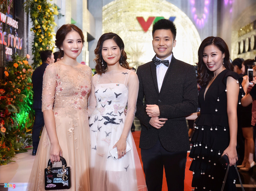 Thảm đỏ VTV Awards: Dàn sao Cả một đời ân oán và Ngày ấy mình đã yêu đọ sắc gợi cảm