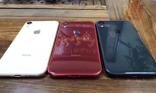 iPhone 9 màu hồng xuất hiện với khay sim kép